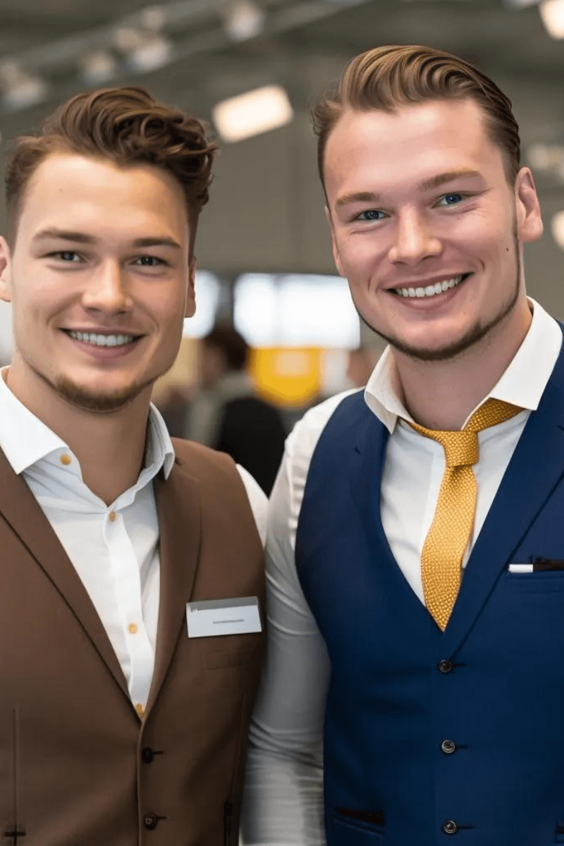 Messe Hostessen männlich freundlich